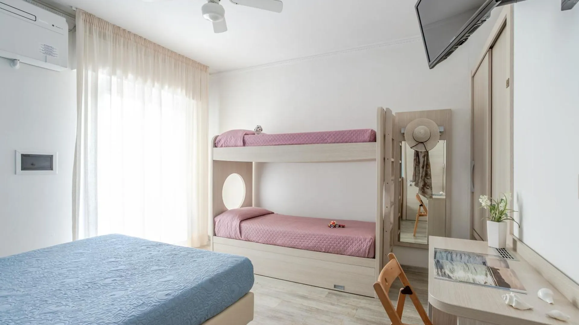 Hotel La Brezza Frontemare Lido di Jesolo Italy