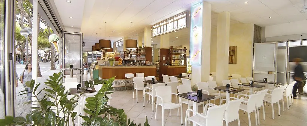 Hotel La Brezza Frontemare Lido di Jesolo 3*,