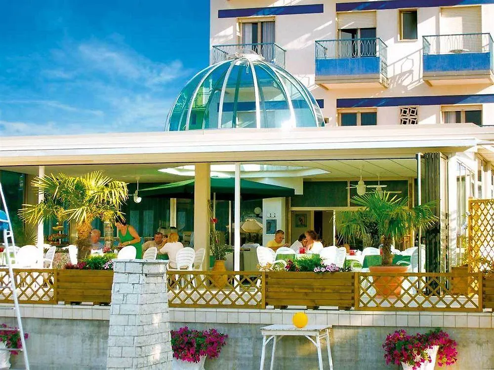 Hotel La Brezza frontemare Lido di Jesolo