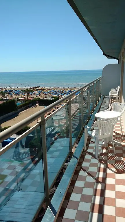 Hotel La Brezza Frontemare Lido di Jesolo 3*,  Itálie