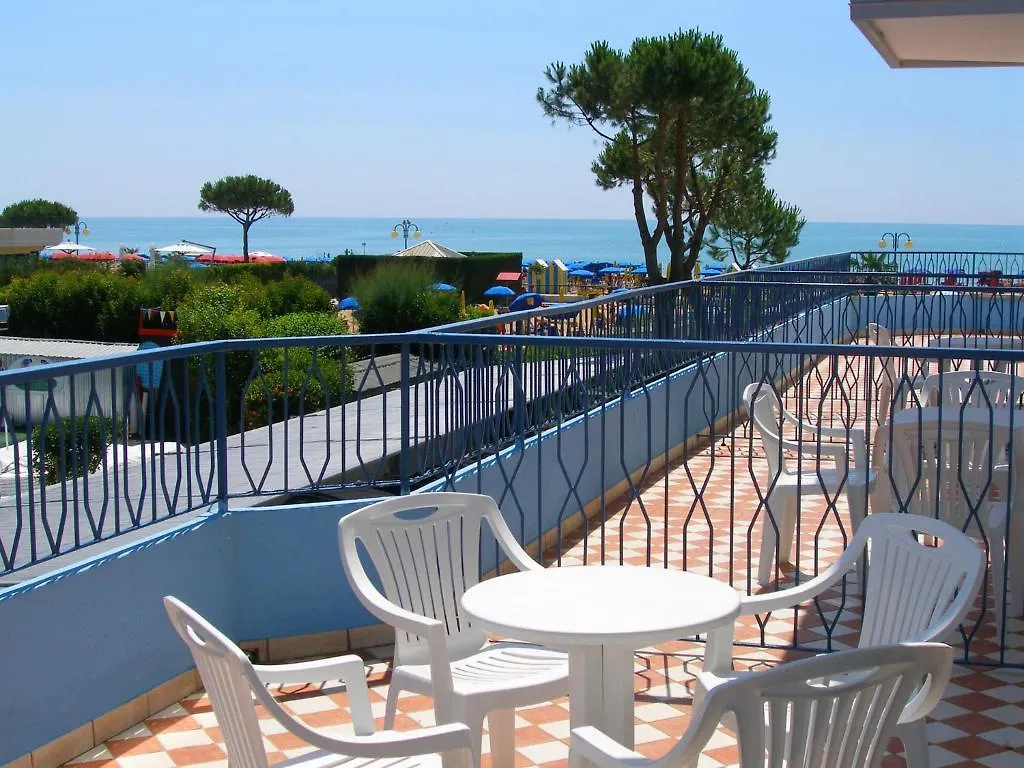 ***  Hotel La Brezza frontemare Lido di Jesolo Italia
