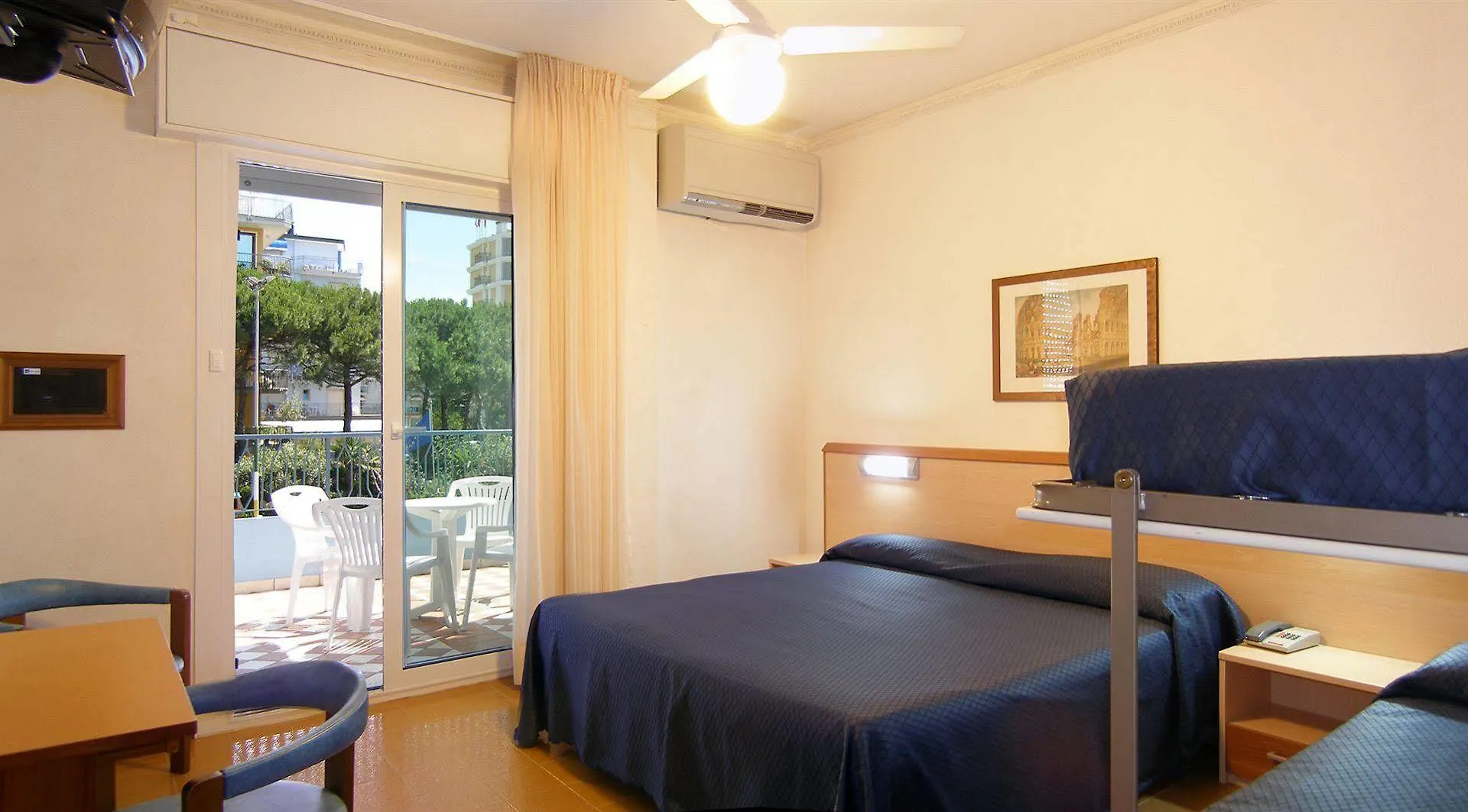 Hotel La Brezza Frontemare Lido di Jesolo 3*,