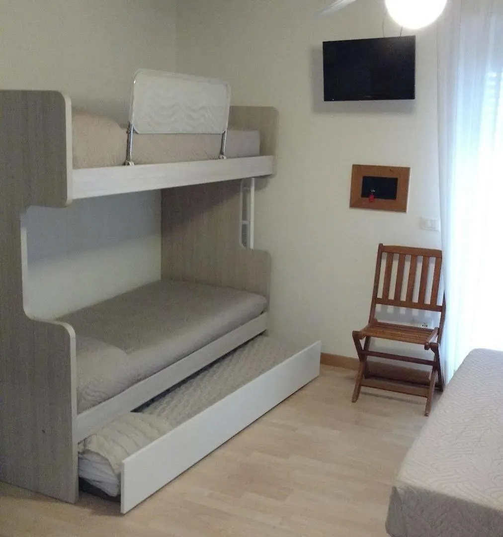 Hotel La Brezza Frontemare Lido di Jesolo 3*,